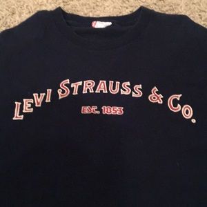 Levi’s navy t-shirt